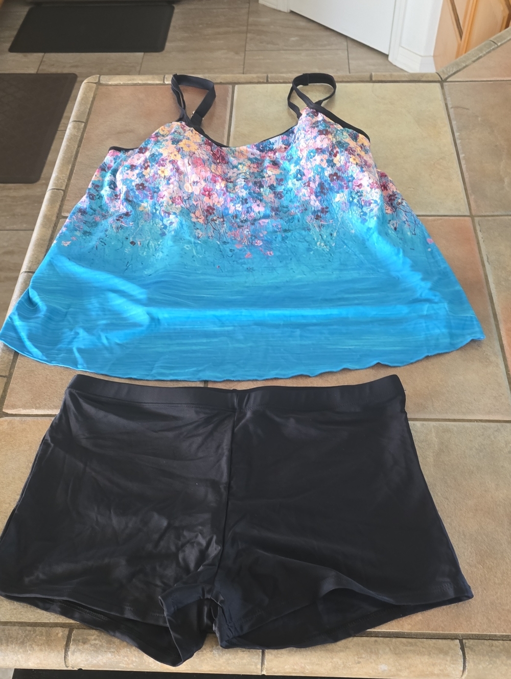 Tankini Set Sz Lg With Shorts